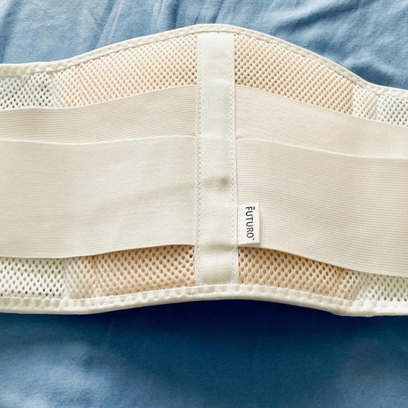 Back brace - Picture 2 of 3